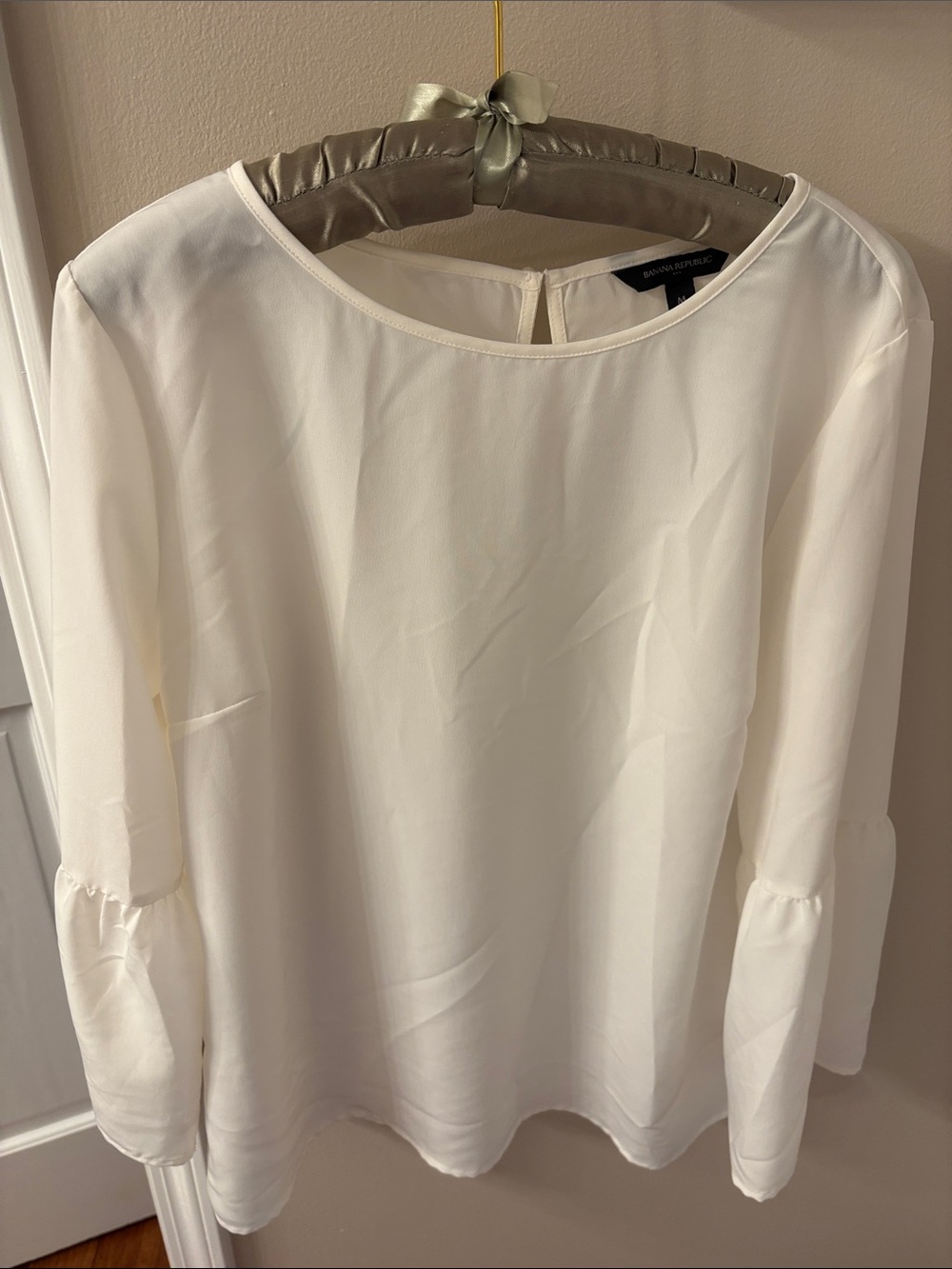Banana Republic Ivory Round-Neck Long Sleeve Blouse